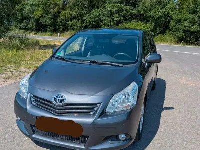 Gebraucht Toyota Verso 126 PS (92 kW) 2011 Grau Van / Kleinbus