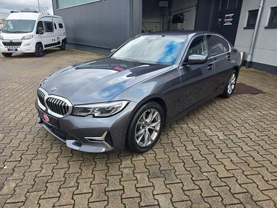 Grau Gebraucht 2019 BMW 320 Luxury Line Limousine | 31.990 € (Teuer)