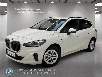 Weiß Gebraucht 2022 BMW 225 Active Tourer Sport Line Van / Kleinbus | 26.870 € (Fairer Preis)
