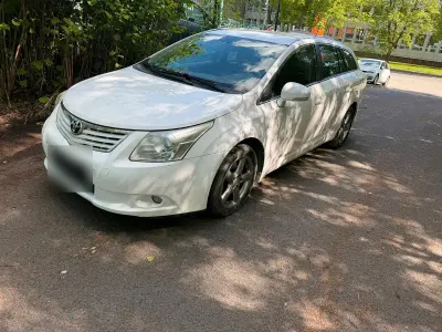 Gebraucht Toyota Avensis 126 PS (92 kW) 2011 Weiß Kombi
