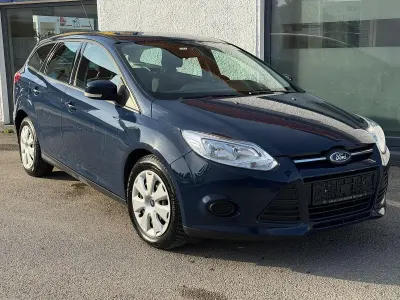 Begagnad Ford Focus 101 HK (74 kW) 2013 Blå Kombi
