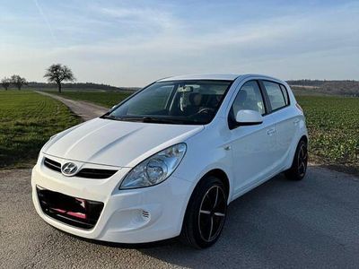 Gebraucht Hyundai i20 Edition 77 PS (56 kW) 2011 Weiß Kleinwagen