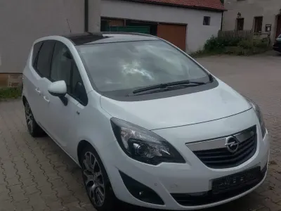 Gebraucht Opel Meriva 119 PS (87 kW) 2012 Weiß Van / Kleinbus