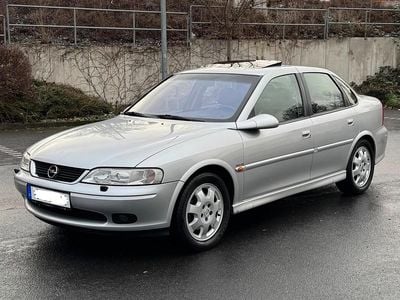 Silber Gebraucht 2001 Opel Vectra Limousine | 3.750 €