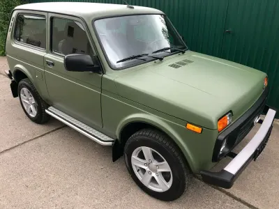 Neu Lada niva 83 PS (61 kW) 2026 Grün SUV