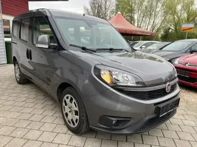 Usata Fiat Doblò 120 CV (88 kW) 2022 Grigio Monovolume