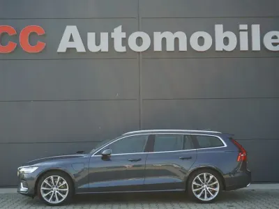 Gebraucht Volvo V60 Inscription 341 PS (250 kW) 2021 Blau Kombi