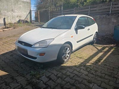 Gebraucht Ford Focus 75 PS (55 kW) 2000 Weiß Kleinwagen
