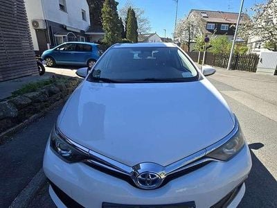 Usata Toyota Auris Hybrid Edition-S 135 CV (99 kW) 2016 Bianco Berlina