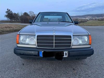 Gebraucht Mercedes 260 160 PS (117 kW) 1988 Silber Limousine