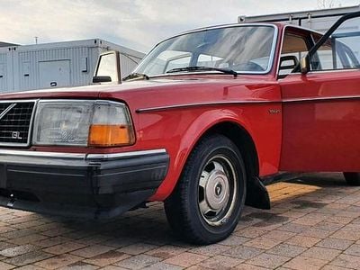 Rot Gebraucht 1982 Volvo 244 Limousine | 5.500 €