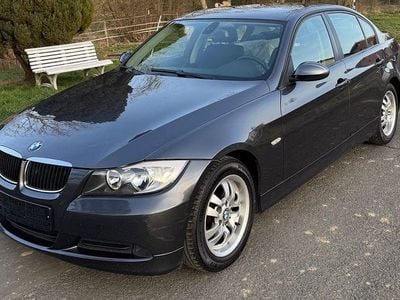 Gebraucht BMW 318 129 PS (94 kW) 2007 Grau Limousine