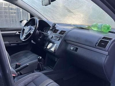 Gebraucht VW Touran Match 105 PS (77 kW) 2012 Schwarz Van / Kleinbus