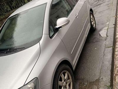 Grau Gebraucht 2007 VW Golf V Kleinwagen | 3.750 € (Fairer Preis)