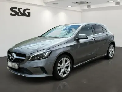 Gebraucht Mercedes A180 Urban 122 PS (89 kW) 2017 Met. (grau Limousine