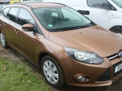 Gebraucht Ford Focus Ambiente 101 PS (74 kW) 2014 Braun Limousine
