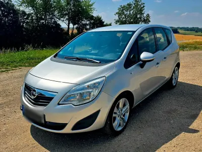 Gebraucht Opel Meriva 101 PS (74 kW) 2011 Silber Van / Kleinbus