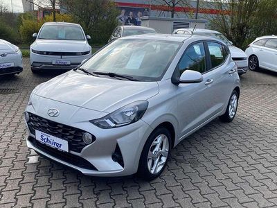 Gebraucht Hyundai i10 Trend 67 PS (49 kW) 2021 Sleek silver / met Kleinwagen