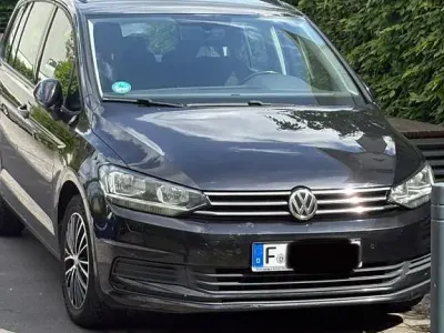 Gebraucht VW Touran Comfortline 150 PS (110 kW) 2016 Schwarz Van / Kleinbus