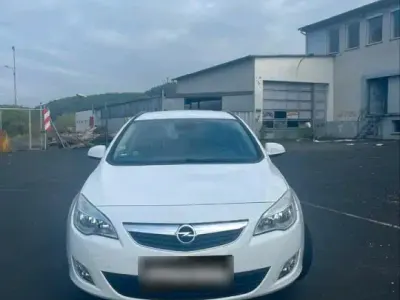 Gebraucht Opel Astra 2012 Weiß Kombi