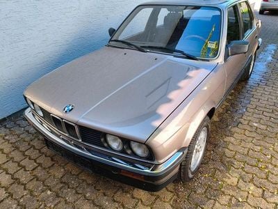 Second-hand BMW 325 129 CP (94 kW) 1987 Maro Berlinǎ