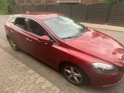 Gebraucht Volvo V40 170 PS (125 kW) 2013 Rot Kleinwagen