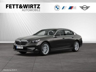 Sophistograu brillanteffekt metallic Gebraucht 2024 BMW 530e Sport Line Limousine | 52.999 € (Superpreis)