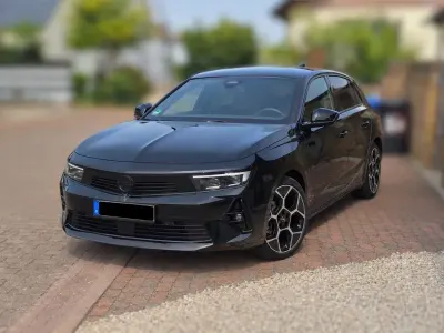 Gebraucht Opel Astra 131 PS (96 kW) 2024 Schwarz Kleinwagen