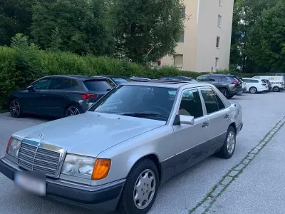 Gebraucht Mercedes E250 95 PS (69 kW) 1990 Silber Limousine