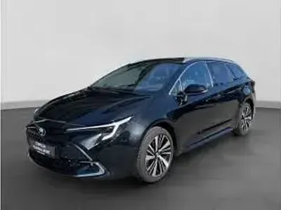 Neu Toyota Corolla Team 197 PS (144 kW) 2025 Weiß (schneeweiß) Kombi