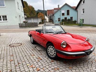 Gebraucht Alfa Romeo Spider 126 PS (92 kW) 1984 Rot Cabrio