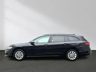 Gebraucht Skoda Superb Essence 150 PS (110 kW) 2025 Schwarz Kombi