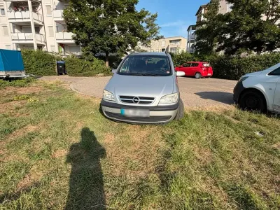 Gebraucht Opel Zafira 125 PS (91 kW) 2004 Silber Van / Kleinbus