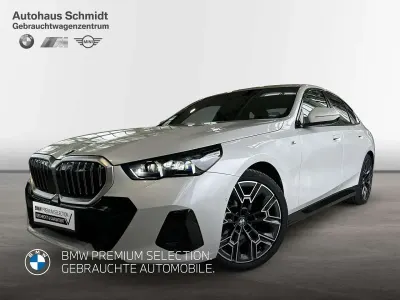 Gebraucht BMW 520 M Sport 197 PS (144 kW) 2025 Mineralweiß Limousine