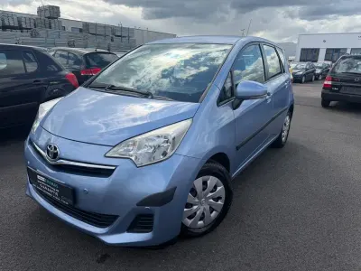 Gebraucht Toyota Verso-S 99 PS (72 kW) 2011 Blau Van / Kleinbus