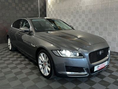 gebraucht Jaguar XF 30d*Prestige*MERIDIAN-ACC-R.KAM-SHZ V+H-19"