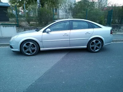 Usata Opel Vectra 150 CV (110 kW) 2007 Argento Berlina