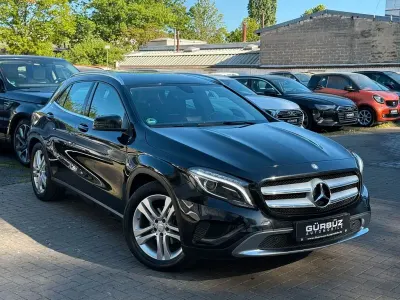 Gebraucht Mercedes GLA200 Urban 156 PS (114 kW) 2015 Schwarz SUV