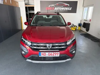 Używany Dacia Sandero 91 KM (66 kW) 2022 Czerwony Sedan/Limuzyna