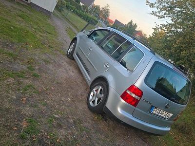 Silber Gebraucht 2005 VW Touran Van / Kleinbus | 3.600 € (Etwas zu teuer)