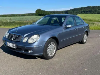 Gebraucht Mercedes E200 Elegance 163 PS (119 kW) 2004 Blau Limousine