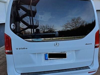 Usata Mercedes V250 AMG line 190 CV (139 kW) 2023 Bianco Monovolume