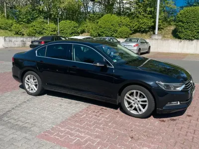 Gebraucht VW Passat 120 PS (88 kW) 2017 Schwarz Limousine