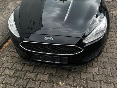 Gebraucht Ford Focus 101 PS (74 kW) 2017 Schwarz Kombi
