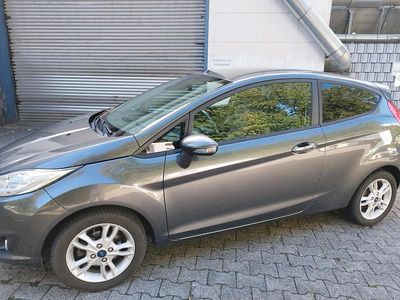 Gebraucht Ford Fiesta 101 PS (74 kW) 2017 Grau Kleinwagen