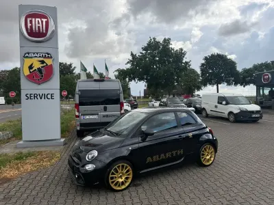 Gebraucht Abarth 695 179 PS (131 kW) 2024 Schwarz Kleinwagen