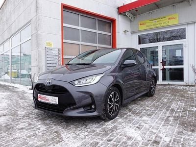 Grau Gebraucht 2023 Toyota Yaris Hybrid Team Limousine | 17.900 € (Guter Preis)