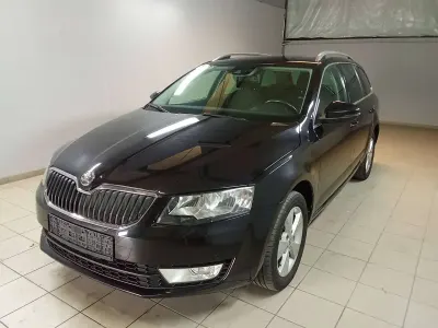Gebraucht Skoda Octavia Elegance 105 PS (77 kW) 2014 Schwarzmagic perleffekt Kombi