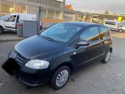 Gebraucht VW Fox 55 PS (40 kW) 2010 Schwarz Kleinwagen