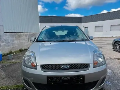 Second-hand Ford Fiesta 80 CP (58 kW) 2008 Argintiu Hatchback